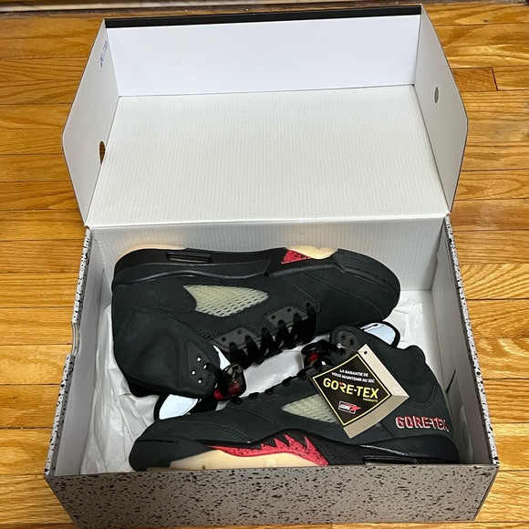Jordan 5 Off Noir GoreTex- sz 7M/8.5W - Picture 1 of 5